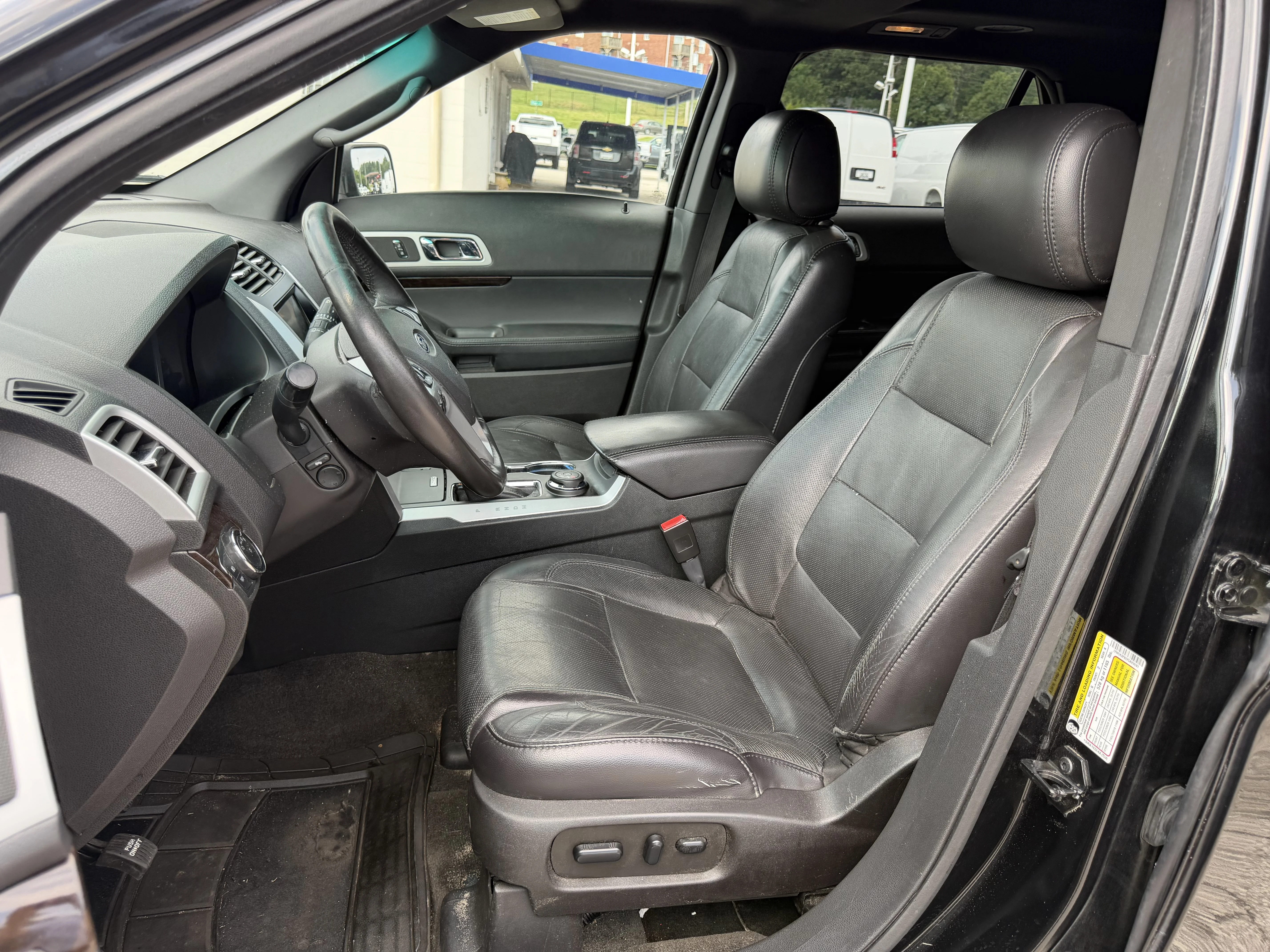 Used 2015 Tuxedo Black Metallic Ford Limited image 13