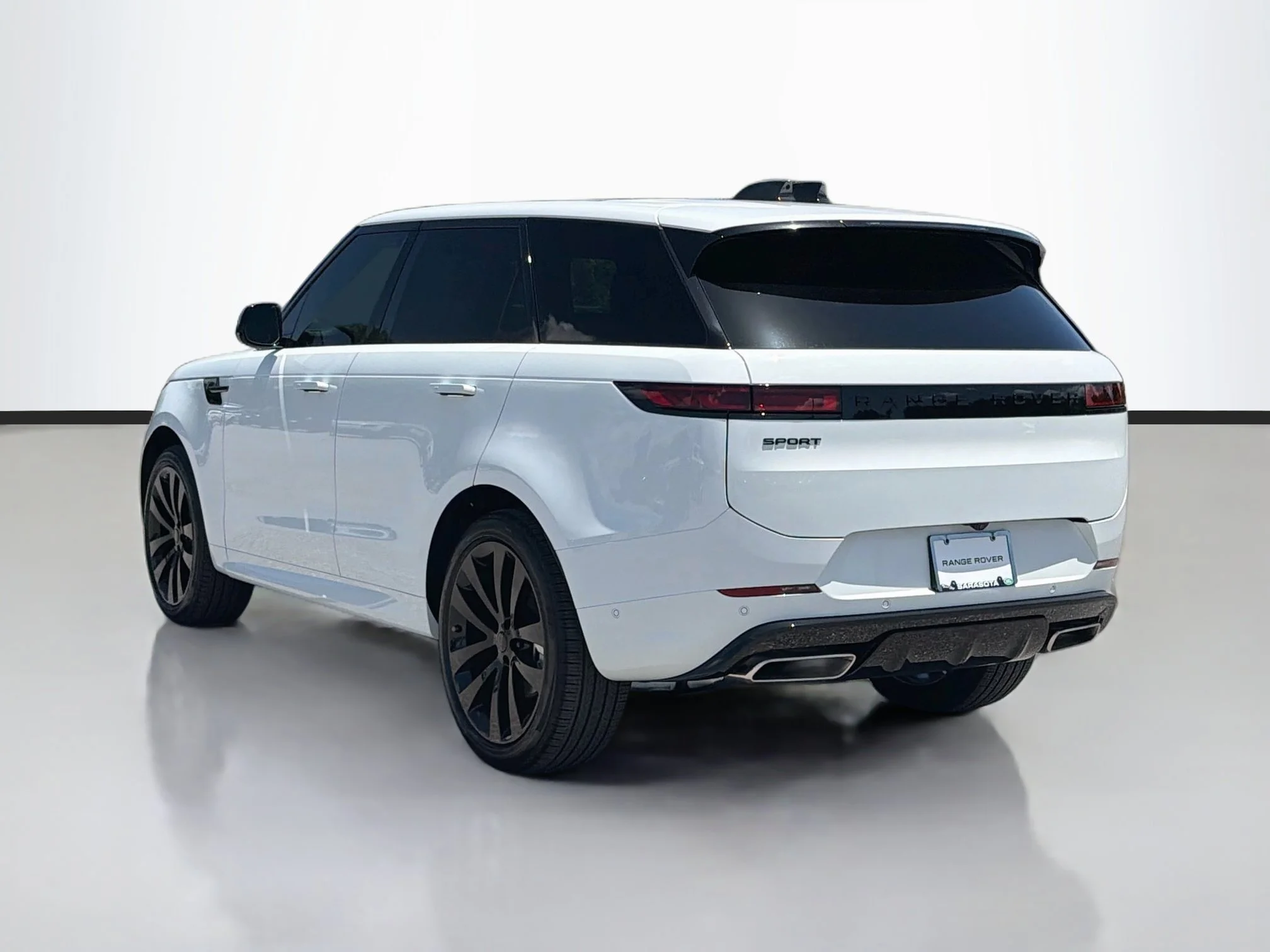 New 2026 Fuji White Land Rover Dynamic SE image 3
