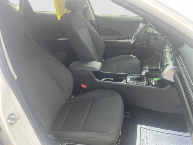 Used 2024 White Hyundai SEL image 15