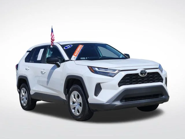Used 2023 Ice Toyota LE image 3