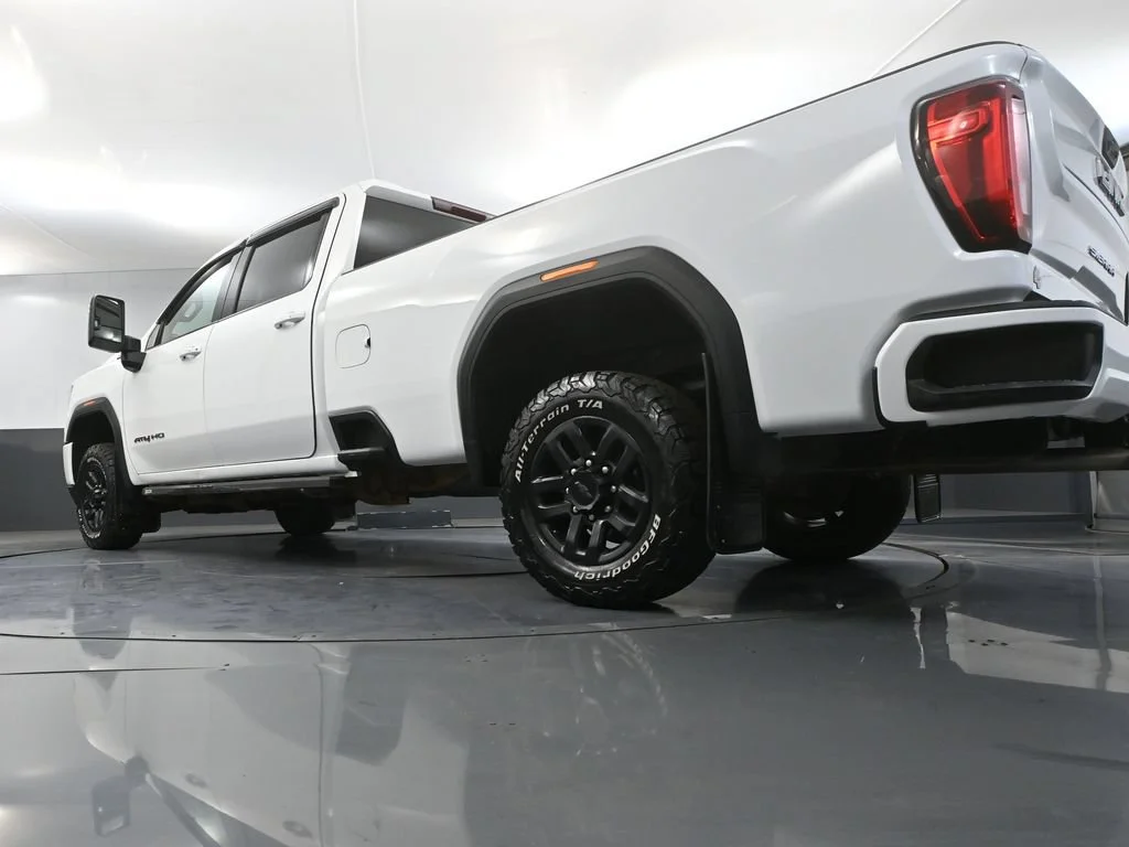 Used 2022 White GMC AT4 image 43