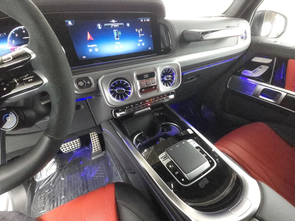 Certified Used 2025 MANUFAKTUR Moonlight White Magno Mercedes-Benz G 63 AMG® image 15