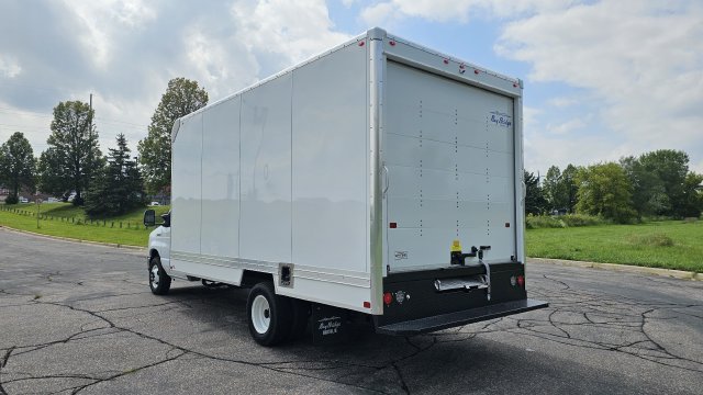 New 2027 Oxford White Ford Base image 5