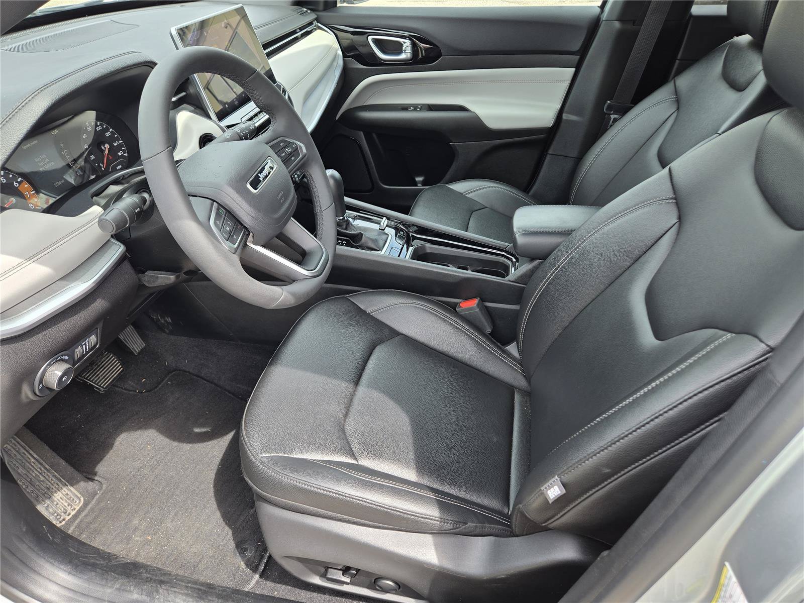 2025 Jeep Compass Limited - Photo 15
