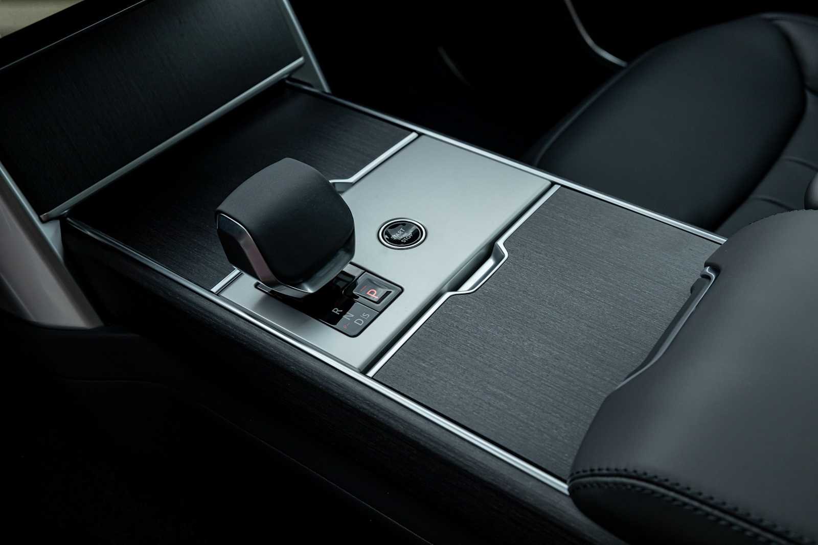 New 2026 Carpathian Grey Land Rover SE image 27