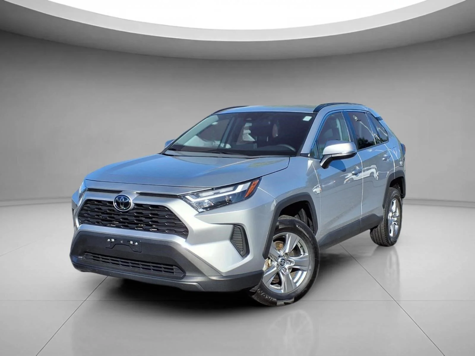 Used 2024  Toyota XLE image 1