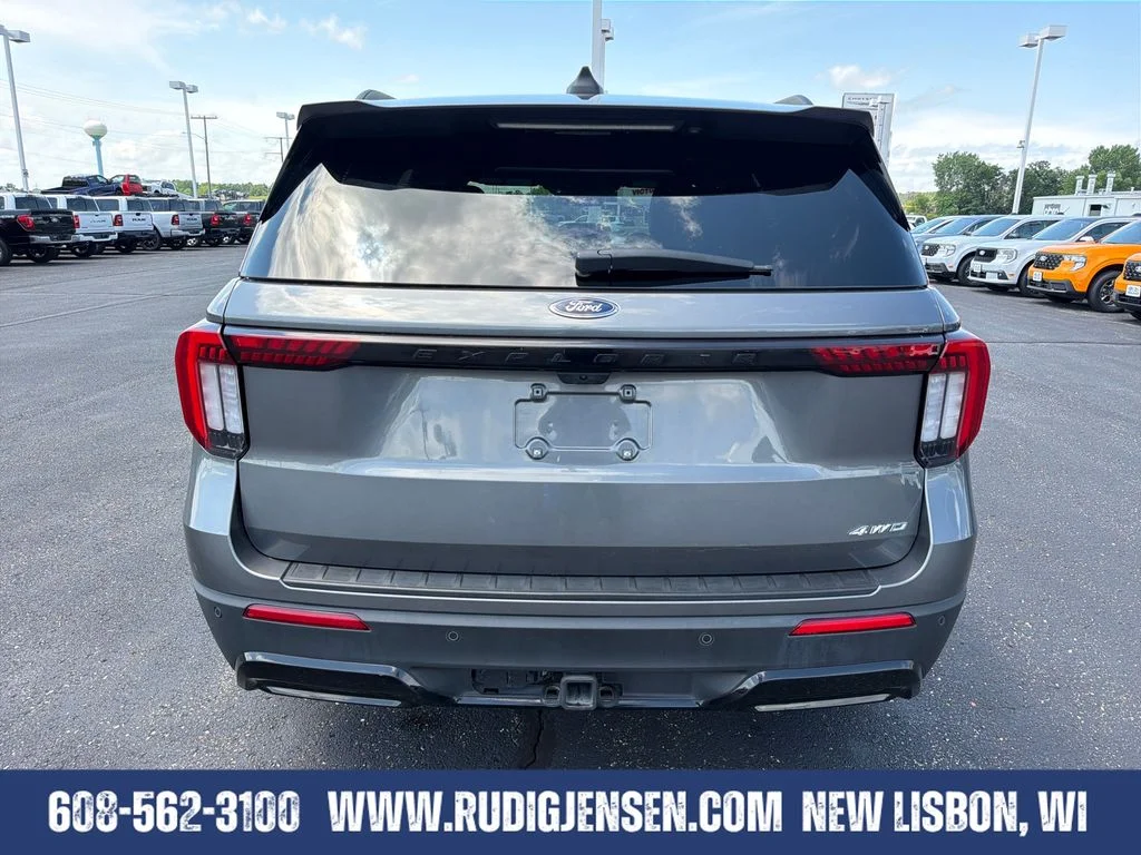 Used 2025 Gray Ford ST-Line image 4