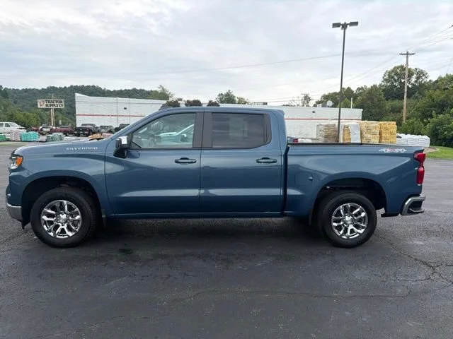 Used 2024 Lakeshore Blue Metallic Chevrolet LT (2FL) image 10