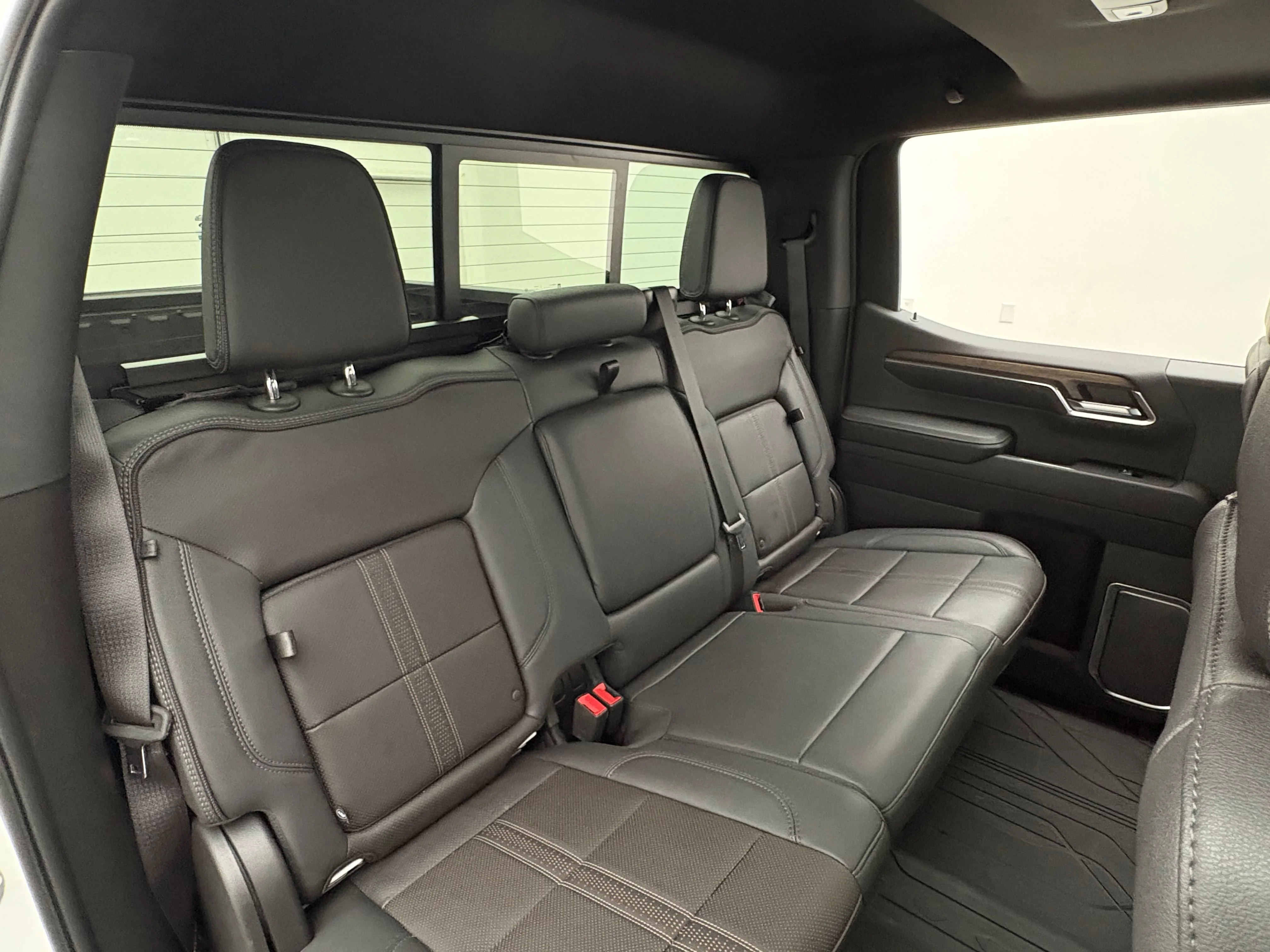 Used 2023 IRIDESCENT PEARL TRICOAT Chevrolet High Country image 43