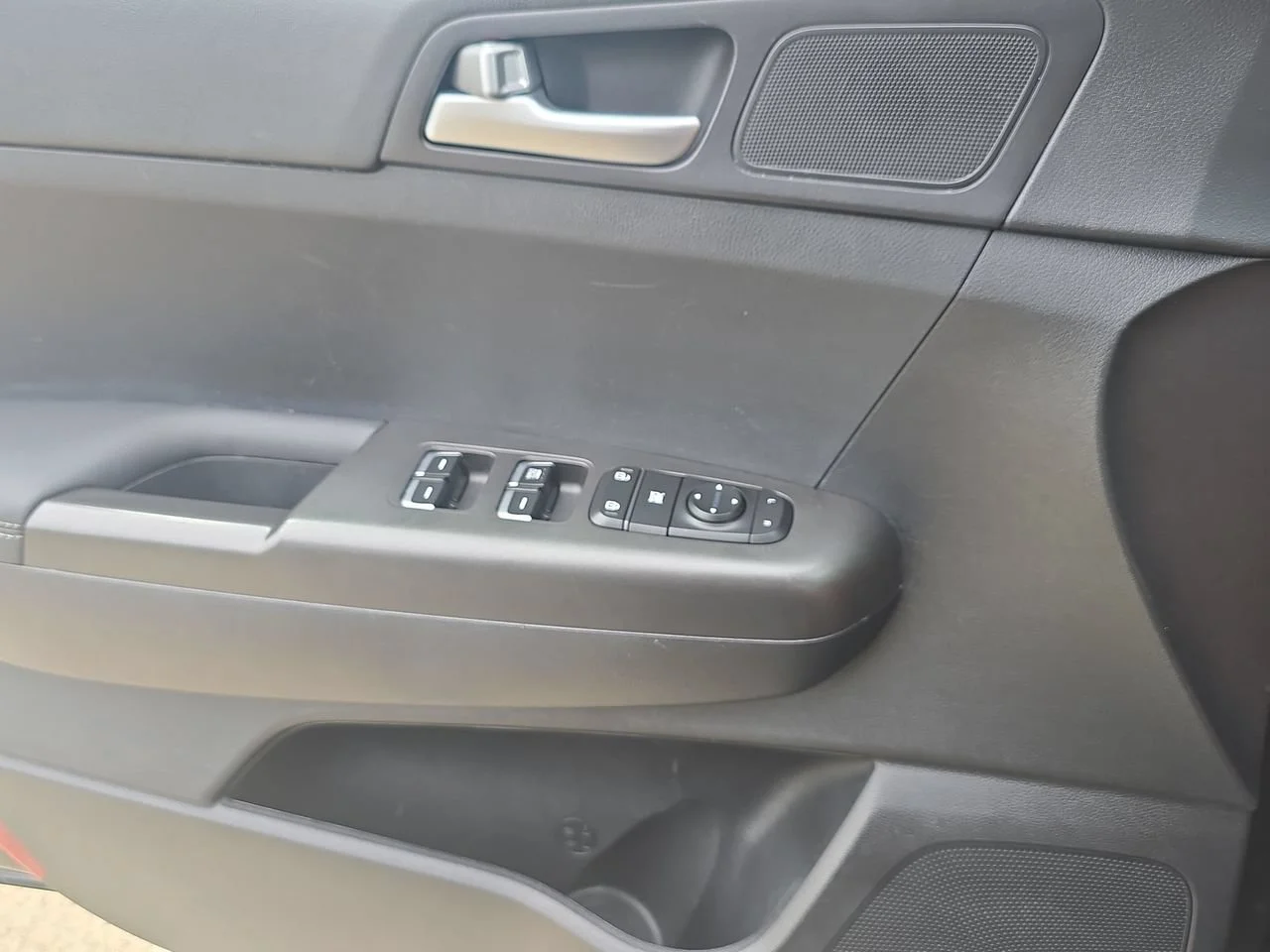 Used 2020 Black Kia LX image 22