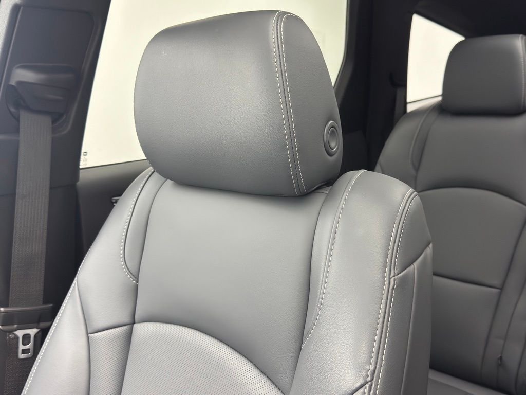 Used 2023 Ebony Twilight Metallic Buick Essence image 47