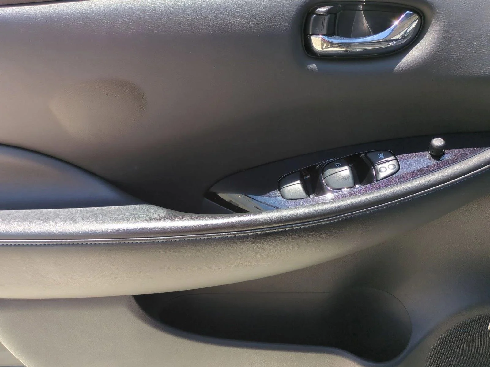 Used 2019 Super Black Nissan SL PLUS image 11
