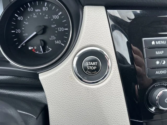 Used 2022 White Nissan SL image 24