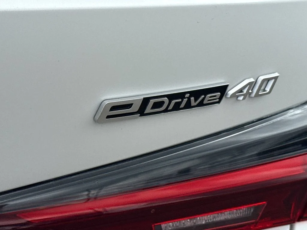 New 2026 White BMW eDrive40 image 19