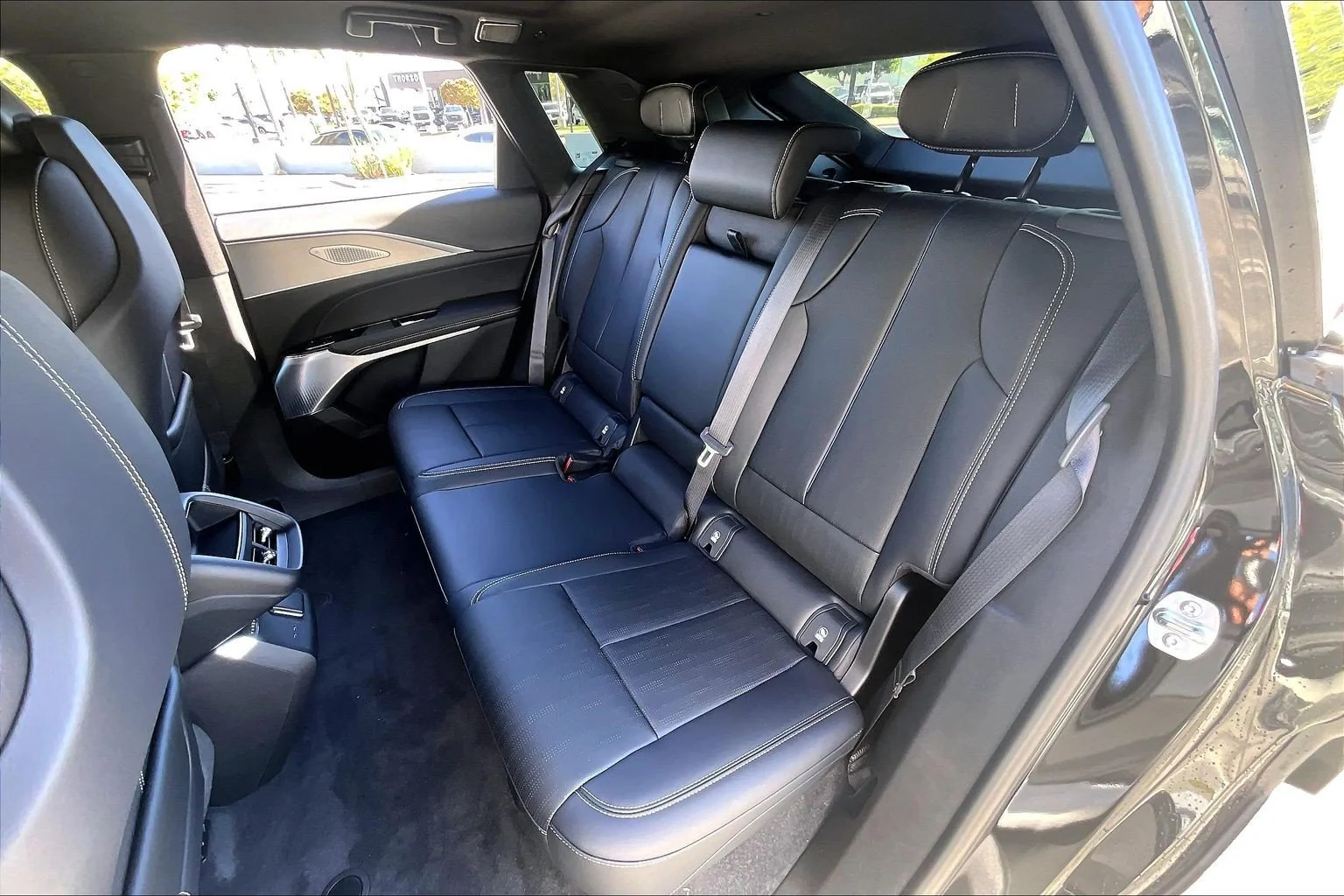 2027 Cadillac LYRIQ Premium Luxury - Photo 17