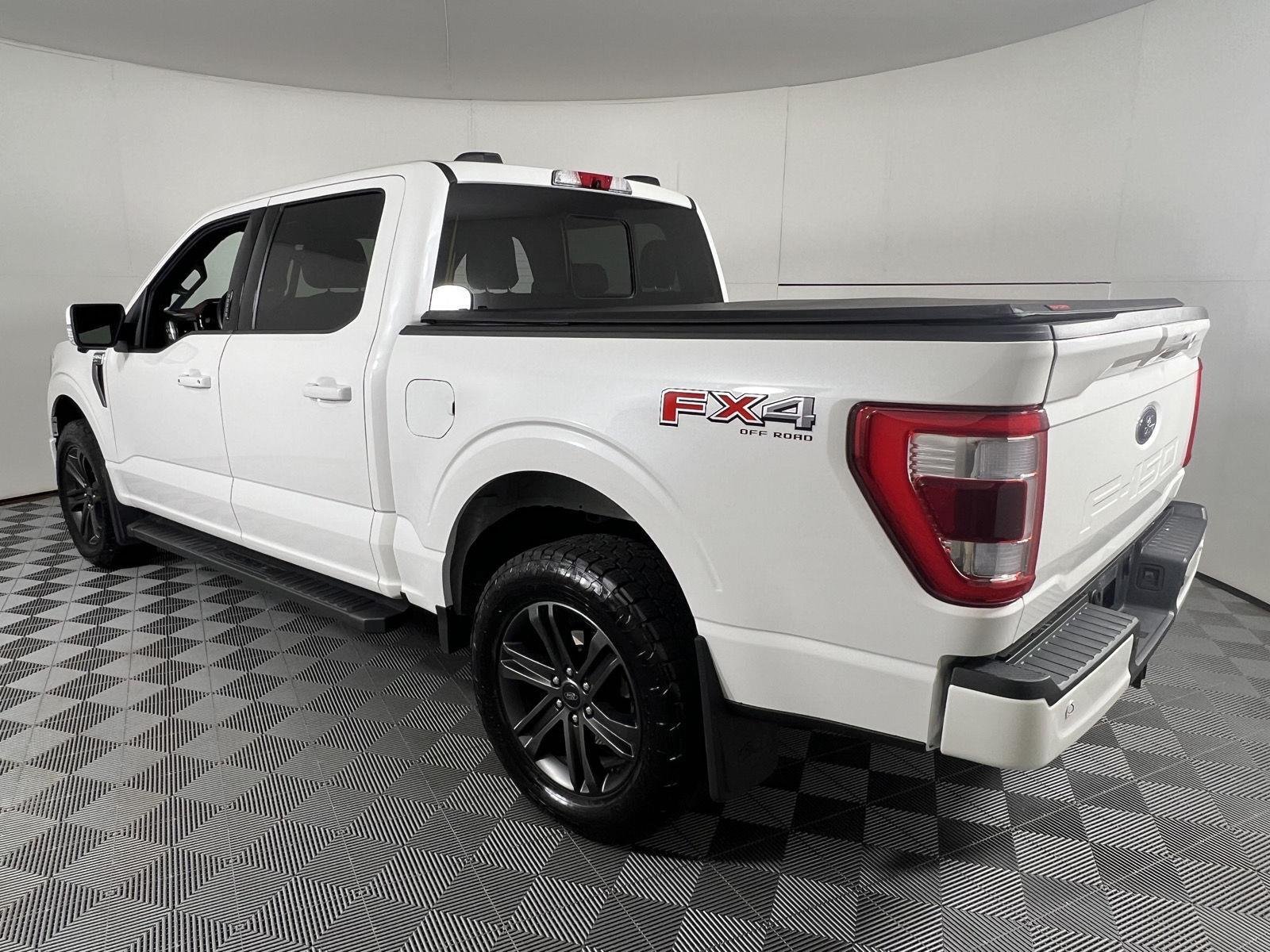 Used 2022 Star White Metallic Tri-Coat Ford LARIAT image 9