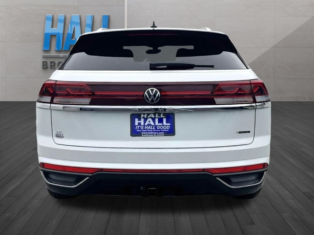 New 2026 White/off-white Volkswagen SE w/Technology image 4