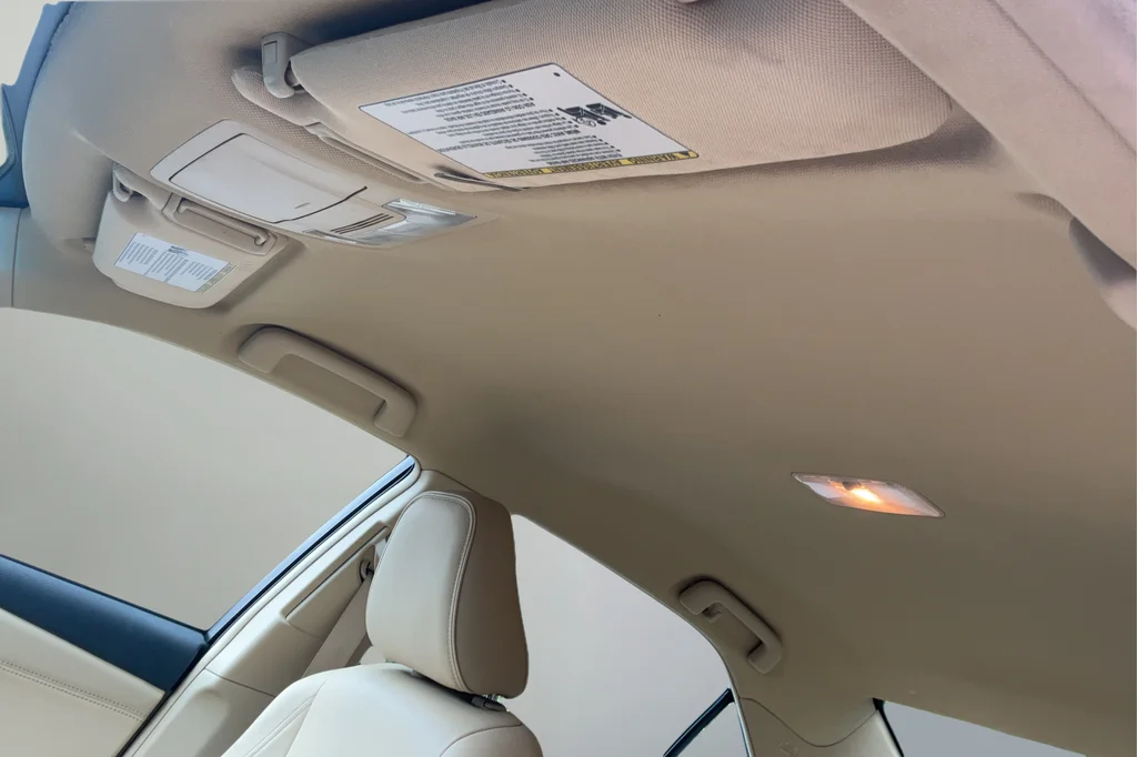 Used 2016 Gold Toyota XLE image 18