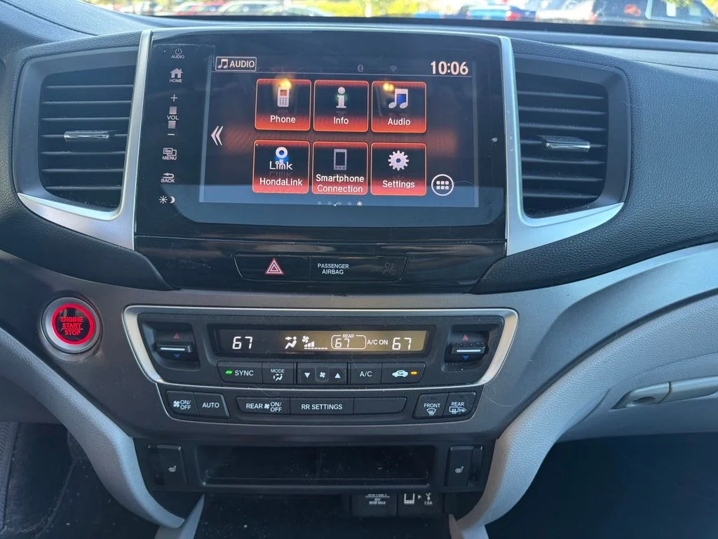 Used 2020 Obsidian Blue Pearl Honda RTL image 19