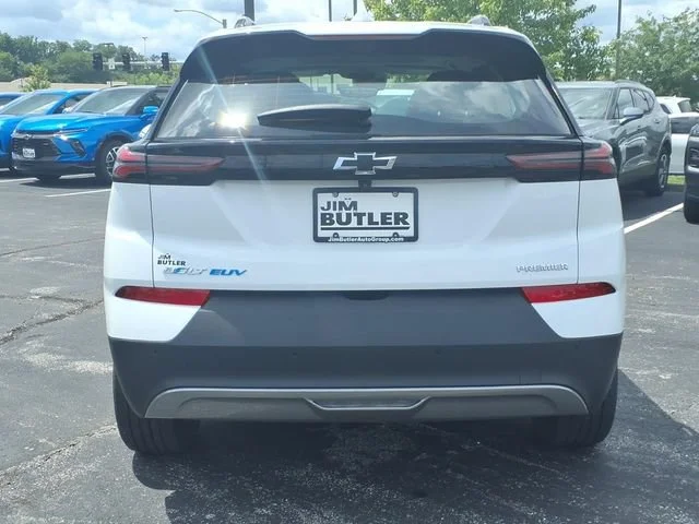 Used 2022 SUMMIT WHITE Chevrolet Premier image 22