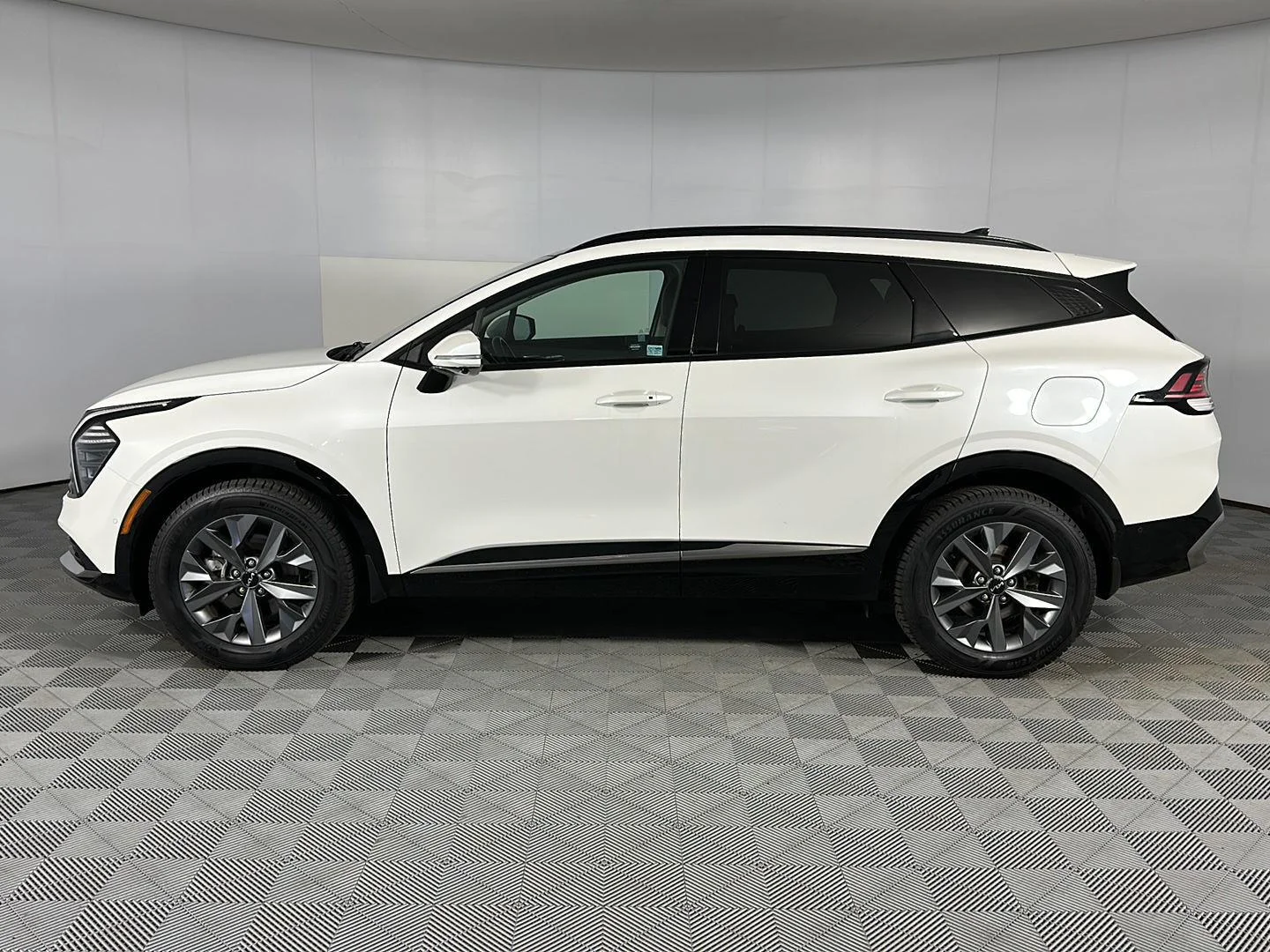 Used 2024 Snow White Pearl Kia SX-Prestige image 7