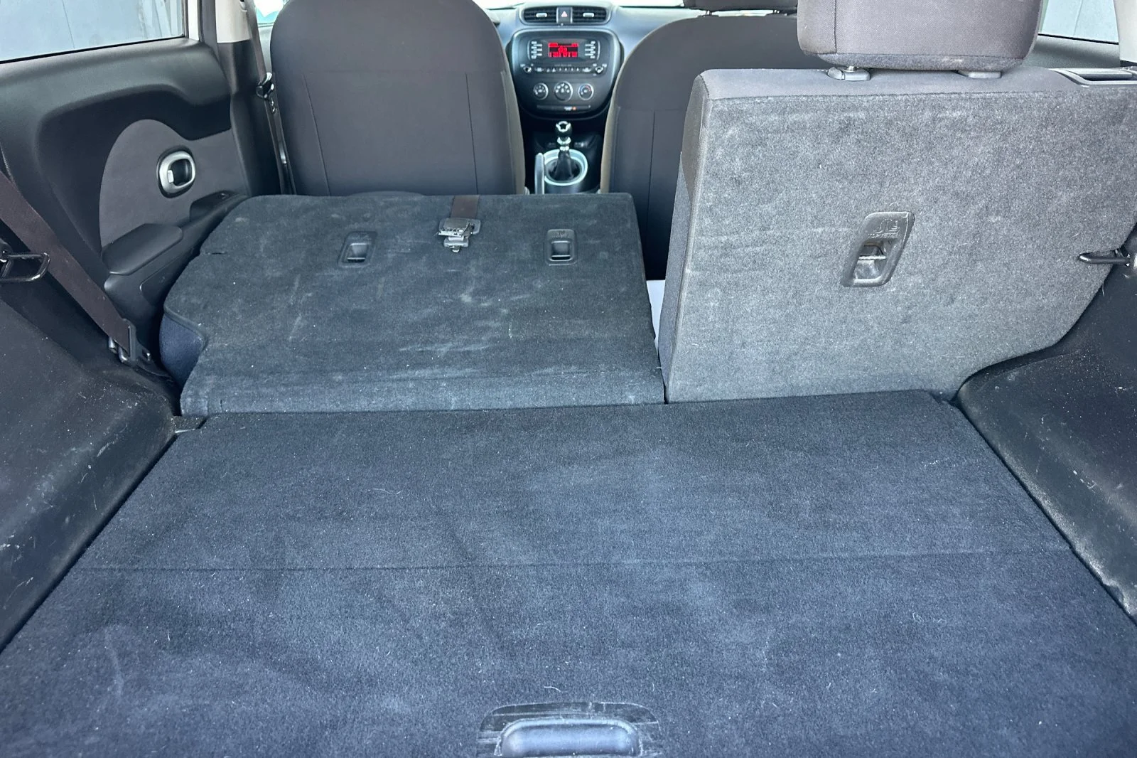 Used 2016 White Kia Base image 15