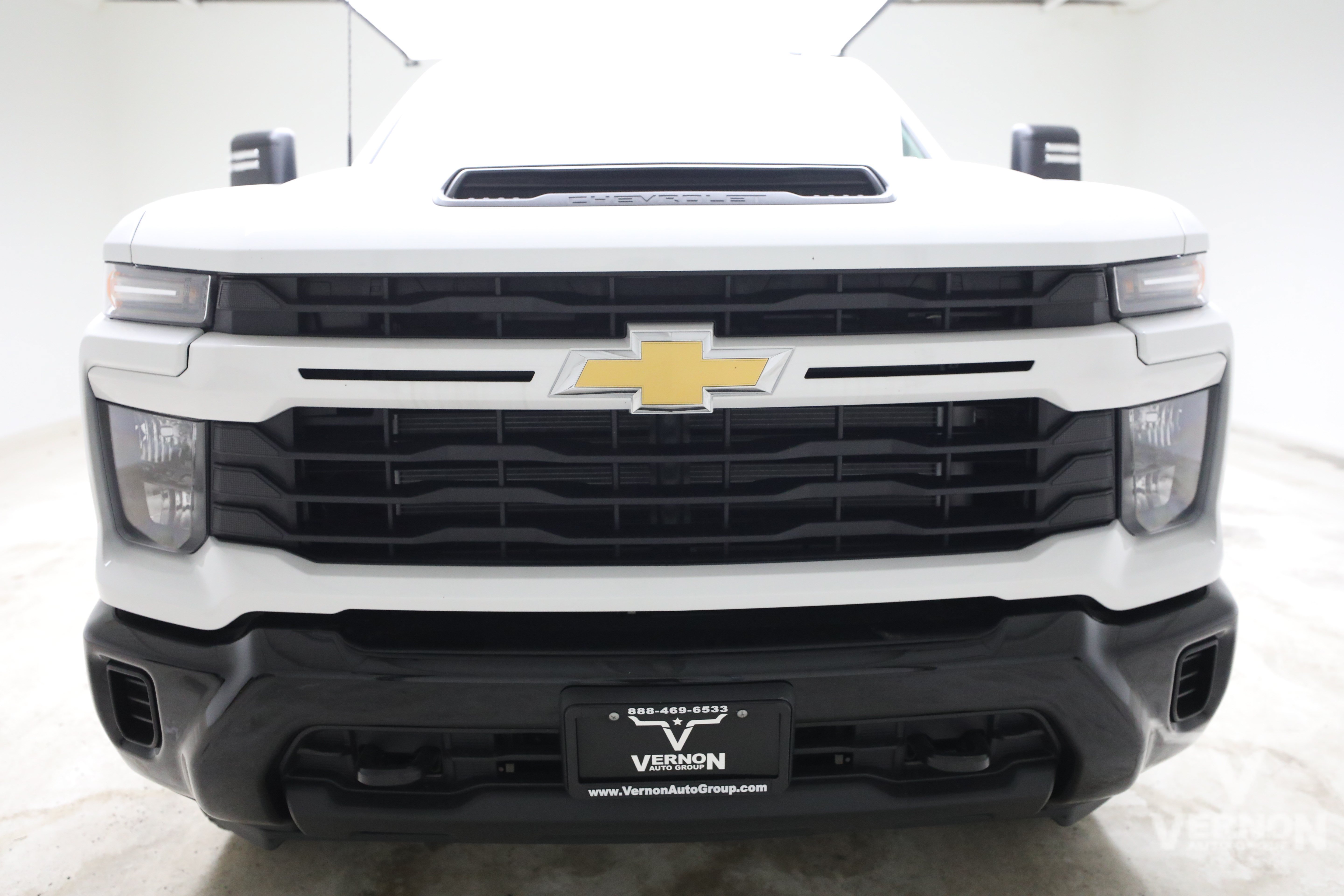 New 2026 Summit White Chevrolet N image 8