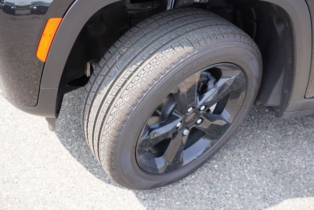New 2026 Diamond Black Crystal Pearlcoat Jeep Limited image 9
