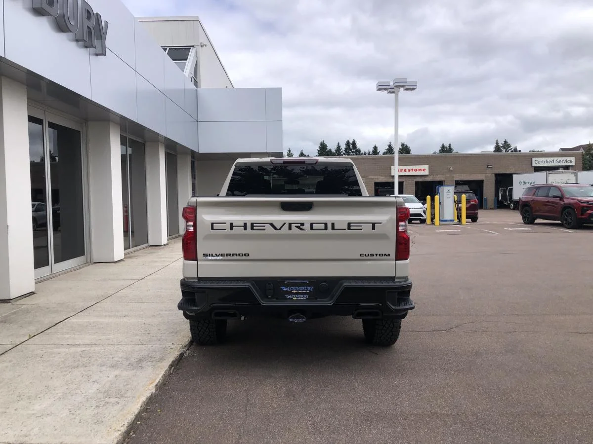 New 2026 White Chevrolet 4wd Crew Cab 147 image 6