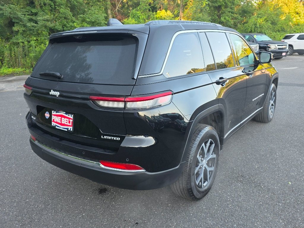 Certified Used 2025 Diamond Black Crystal Pearl Coat Jeep Limited image 16