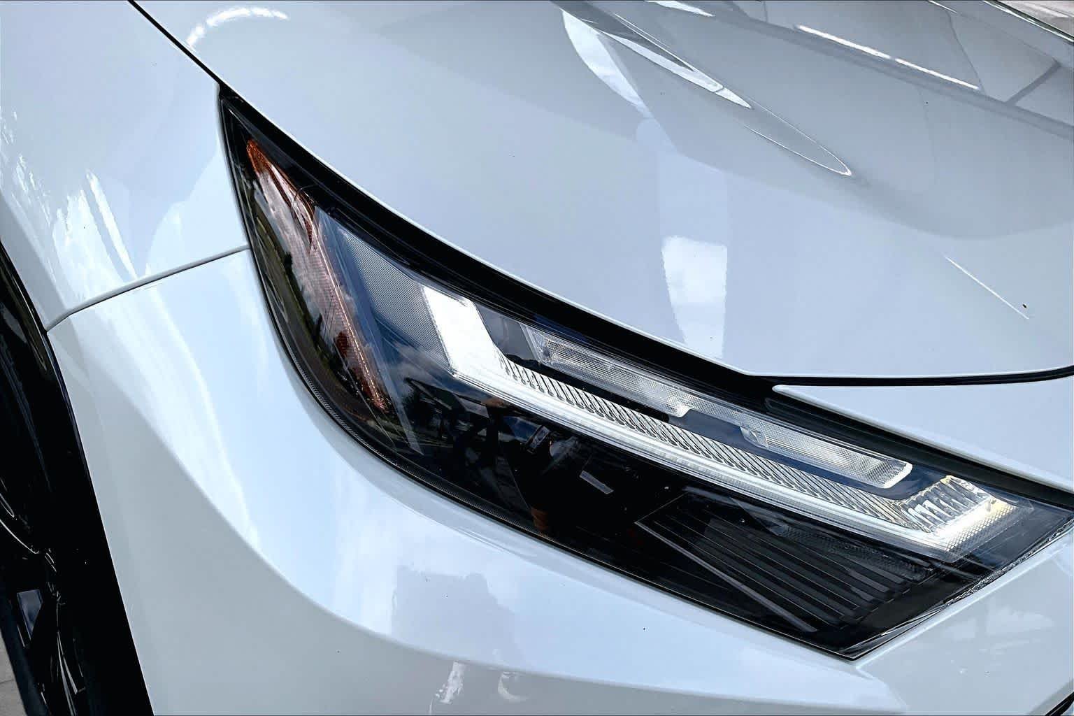 Used 2022 Blizzard Pearl/Midnight Black Metallic Toyota Hybrid XSE image 28