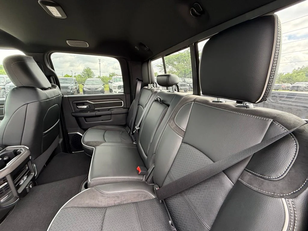 New 2026 Diamond Black Crystal Pearl-Coat Exterior Paint RAM Laramie image 25