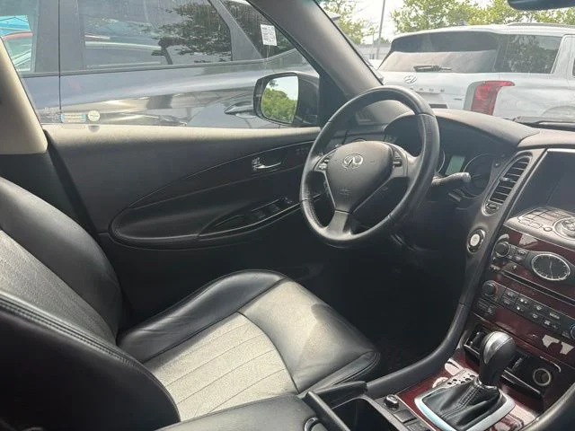 Used 2017 Graphite Shadow INFINITI Base image 12