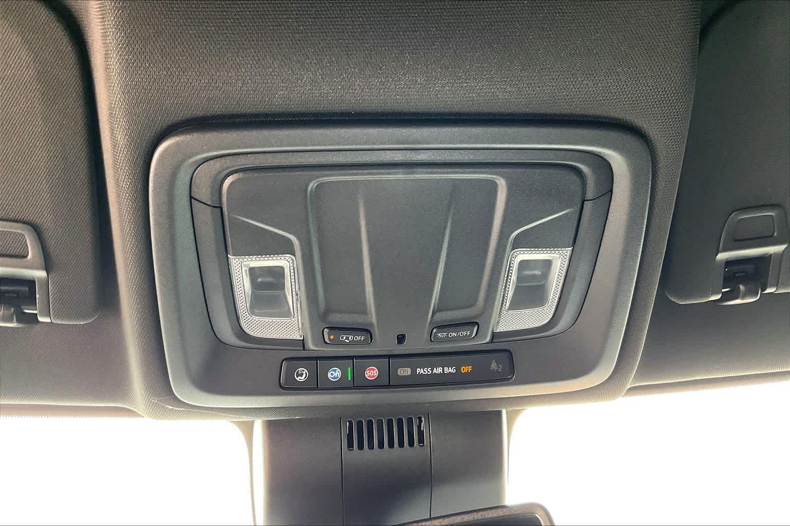 Used 2025 Sterling Metallic GMC AT4 image 33