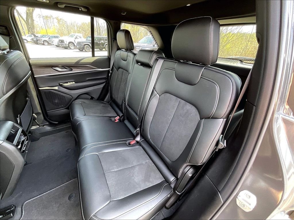 New 2026 Baltic Gray Metallic Clearcoat Jeep Laredo image 15