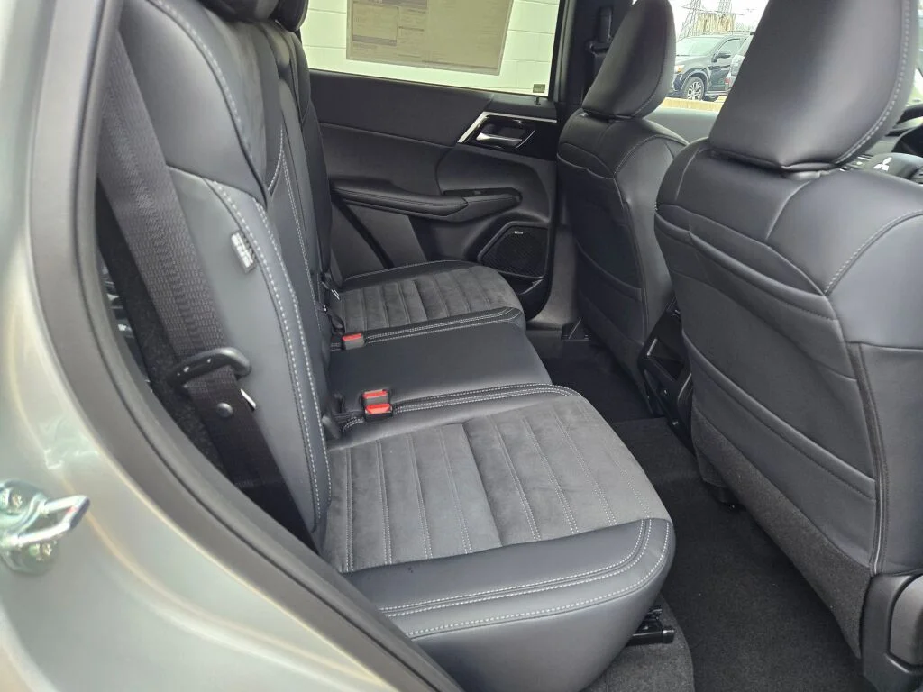 2026 Mitsubishi Outlander SE - Photo 7