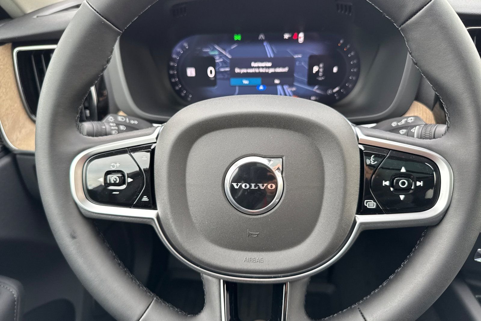 2026 Volvo XC60 Plus - Photo 23