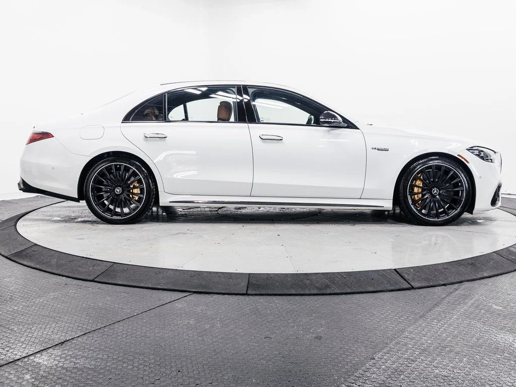 Used 2025 MANUFAKTUR Moonlight White Metallic Mercedes-Benz S 63 E AMG® image 35