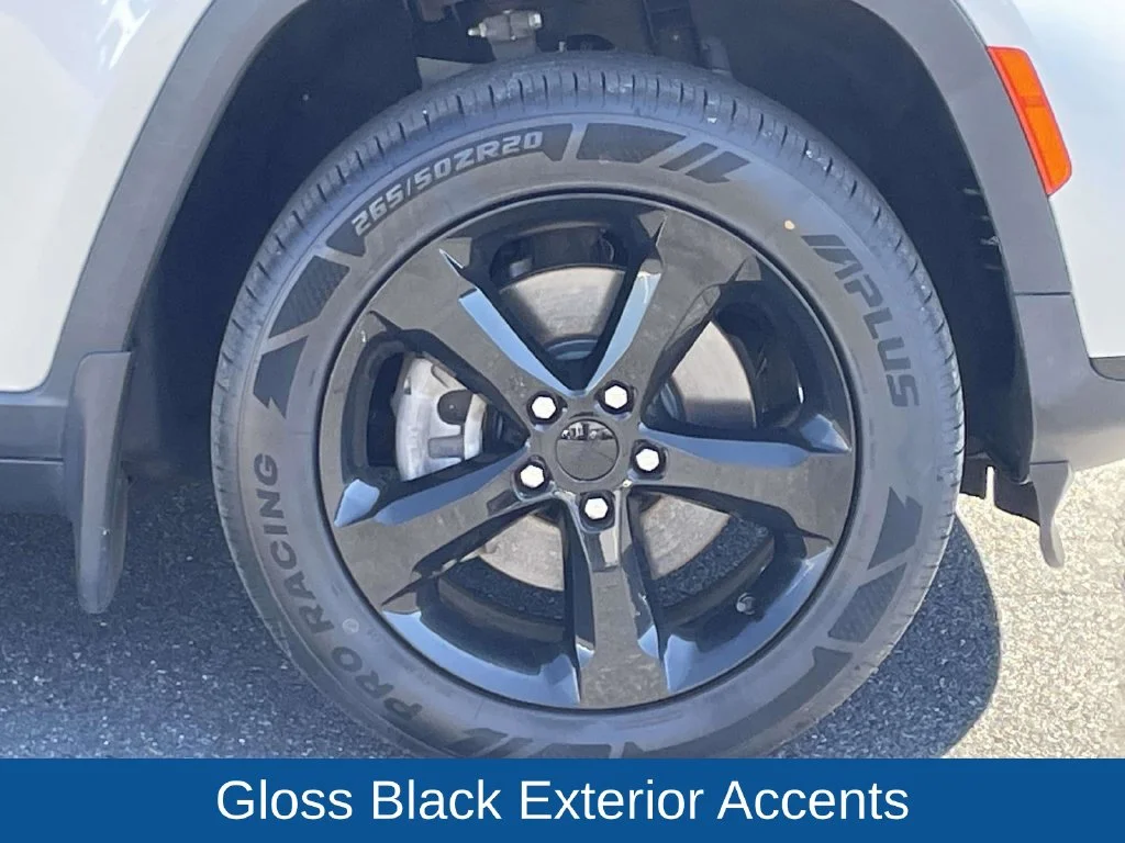 Used 2024 Silver Jeep Altitude X image 11