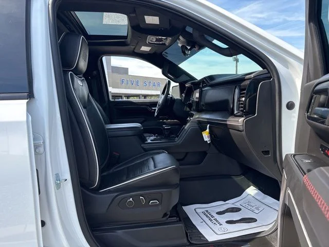 Used 2023 White GMC AT4X image 22