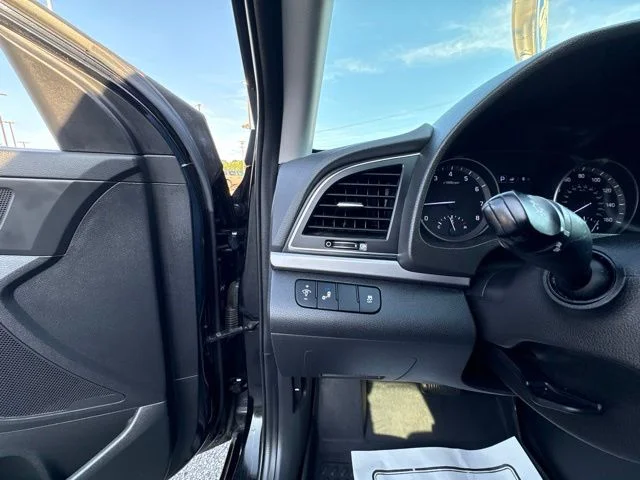 Used 2018 Black Hyundai SEL image 15