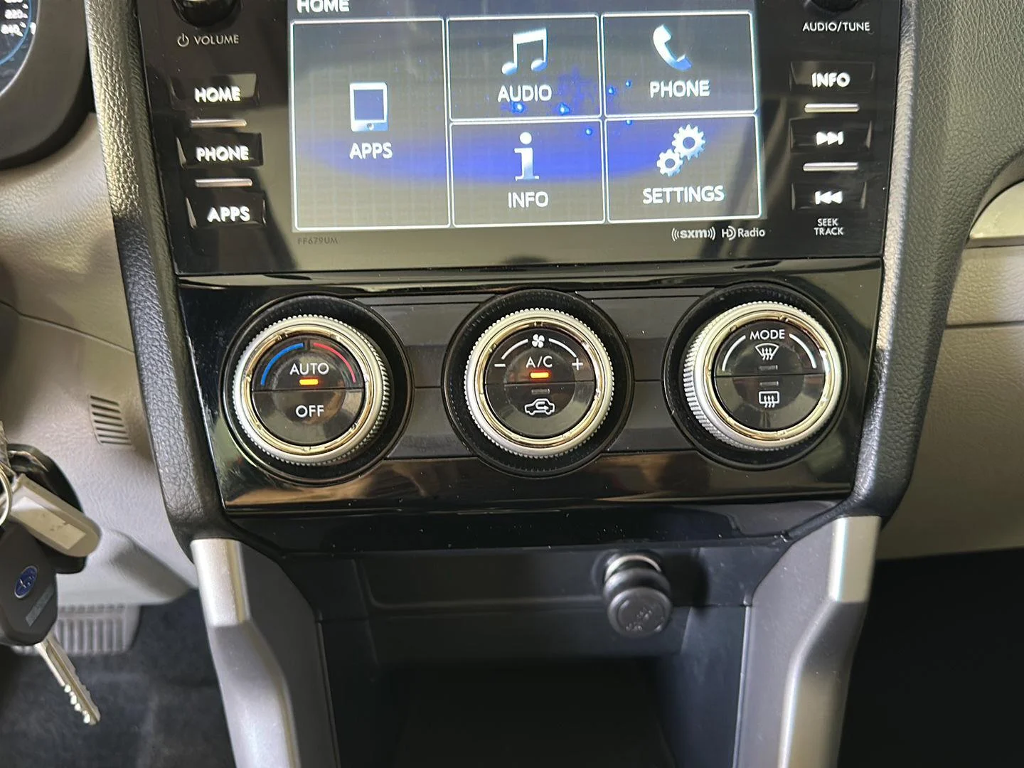Used 2018 Quartz Blue Pearl Subaru Premium image 20