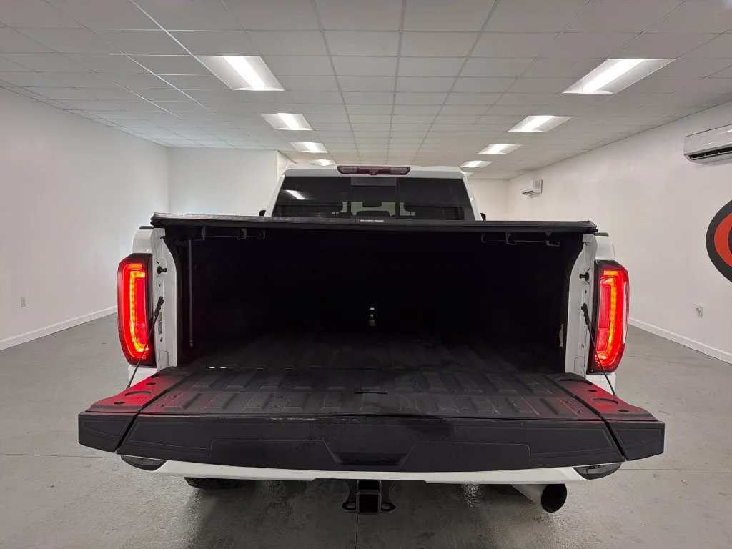 Used 2022 White GMC AT4 image 8