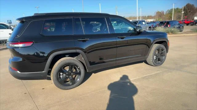 New 2025 Diamond Black Crystal Pearl-Coat Exterior Paint Jeep Altitude X image 21
