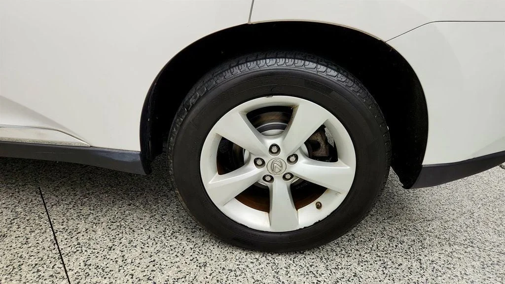 Used 2013 Starfire Pearl Lexus AWD 4dr w/ Navigation, Blind Spot Monitor & Heated/Cooled Seats image 9