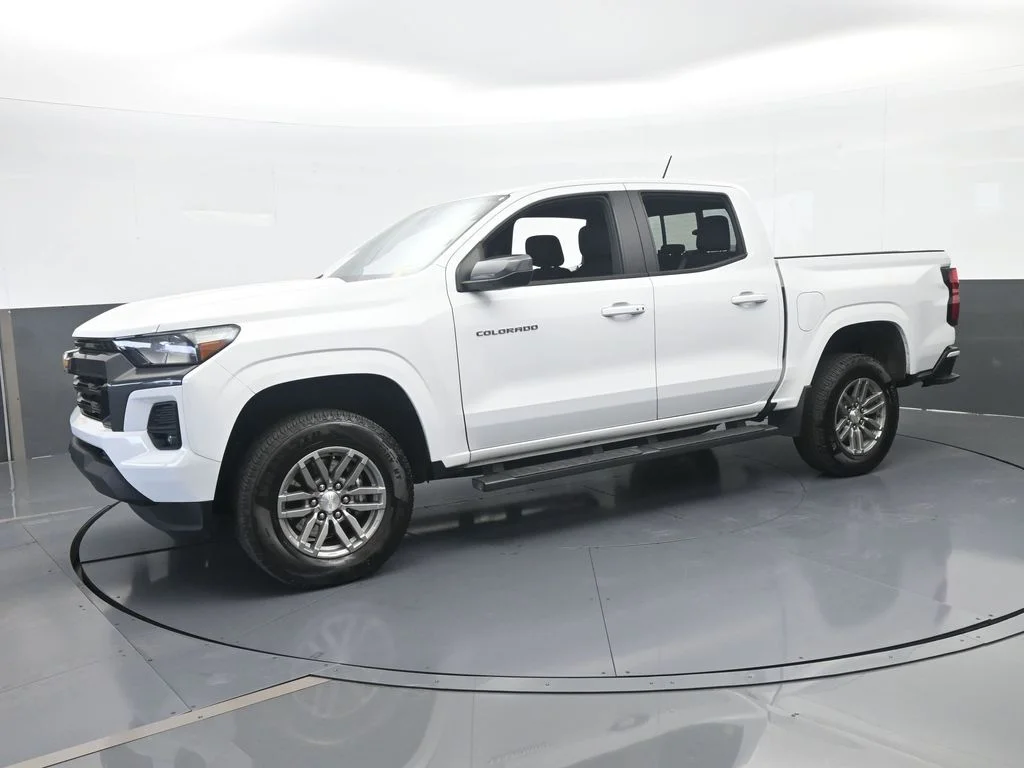 Used 2023 Summit White Chevrolet LT image 2