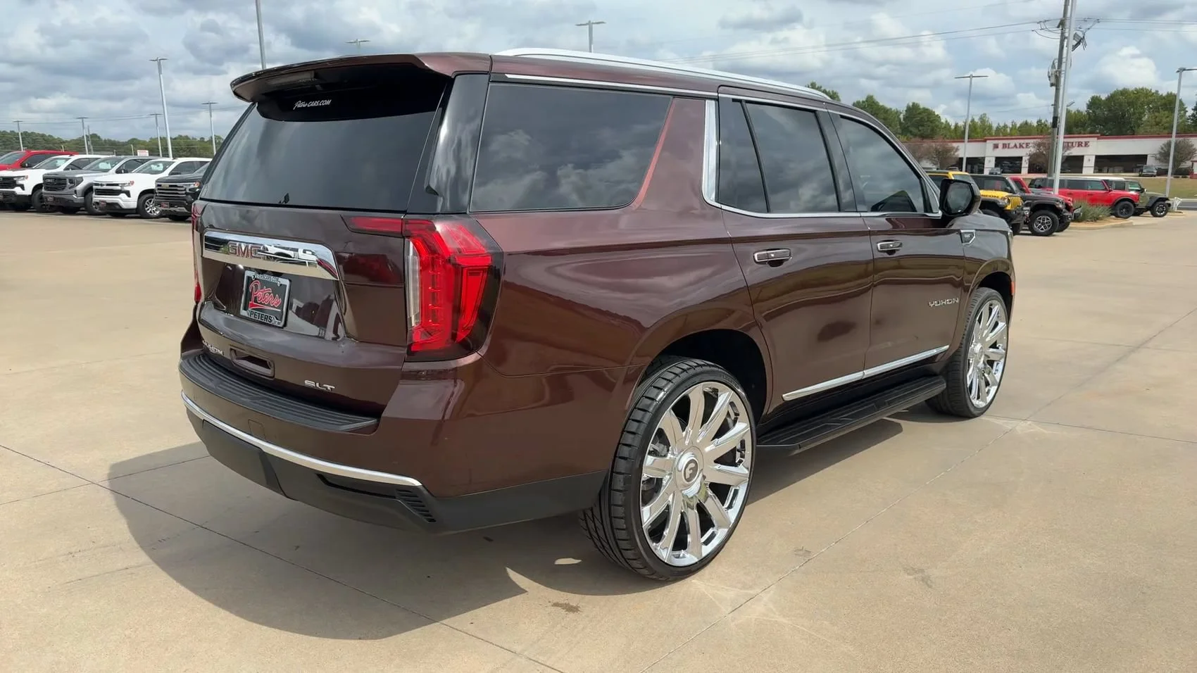 2023 GMC Yukon SLT - Photo 9
