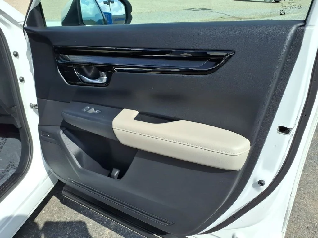 Used 2024 White Honda EX-L image 29