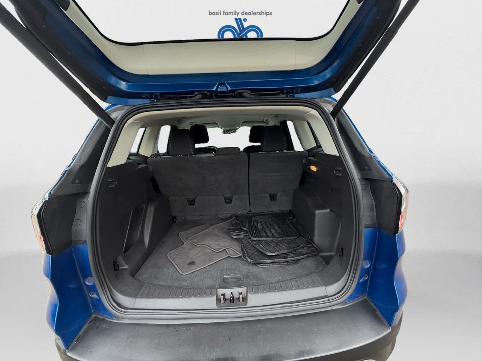 Used 2017 Lightning Blue Ford SE image 25