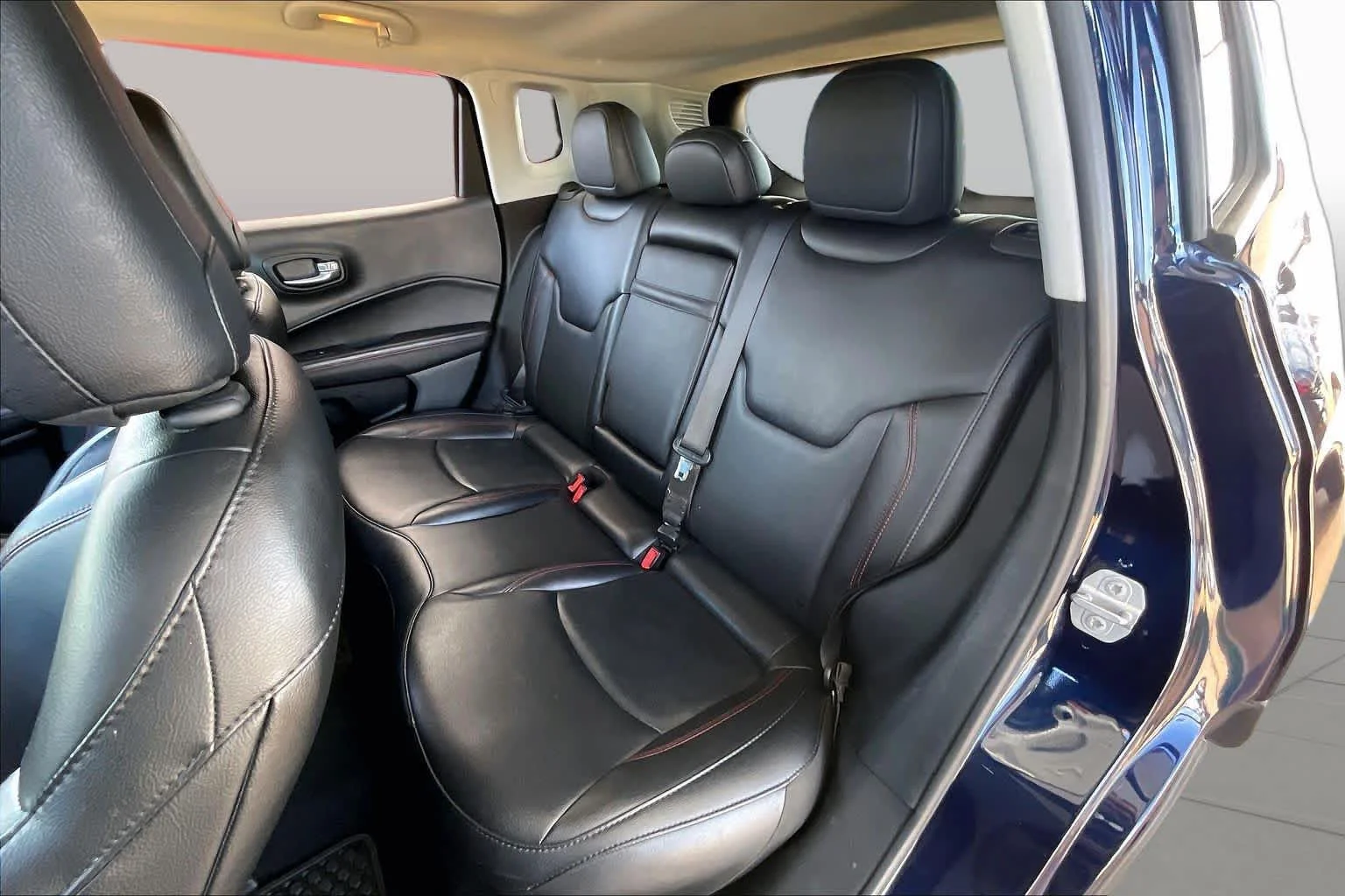 Used 2019 Jazz Blue Pearlcoat Jeep Trailhawk image 20